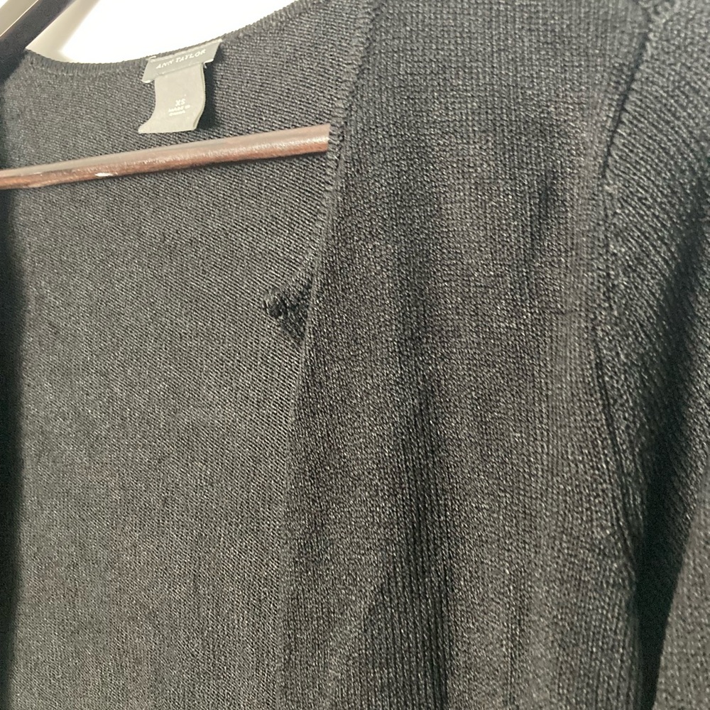 ANN TAYLOR sweater. - Picture 3 of 6